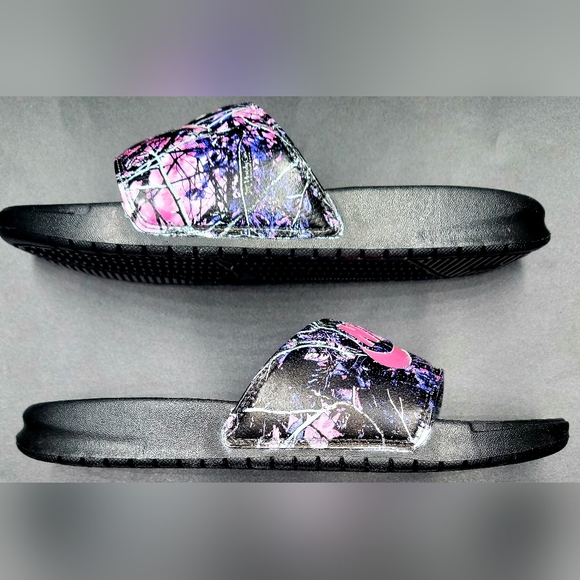 Nike Benassi Slides Customized With Muddy Girl Camo Sz 7 Women NIB - Picture 2 of 9
